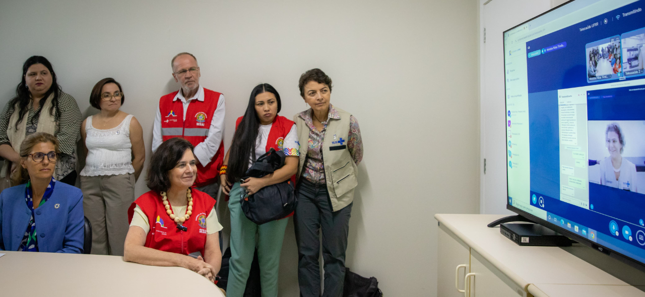 No início da tarde desta terça-feira (13), em Boa Vista, ela participou de uma conversa entre dois médicos e o paciente