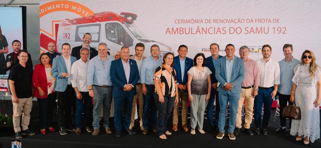 entrega ambulancias samu ministra.jpg