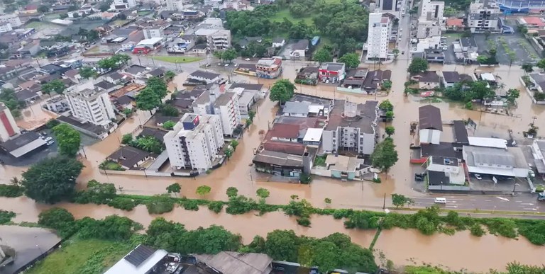 Chuvas em Santa Catarina: Ministério da Saúde Acompanha Situação e Apoia Plano de Emergência