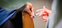 Ministério da Saúde garante vacinação contra a gripe nos abrigos e pede que população se vacine