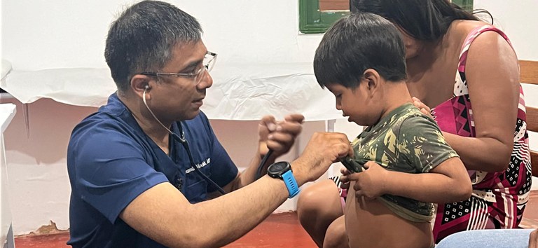 Crianças Munduruku Recebem Acompanhamento de Neuropediatras do Ministério da Saúde