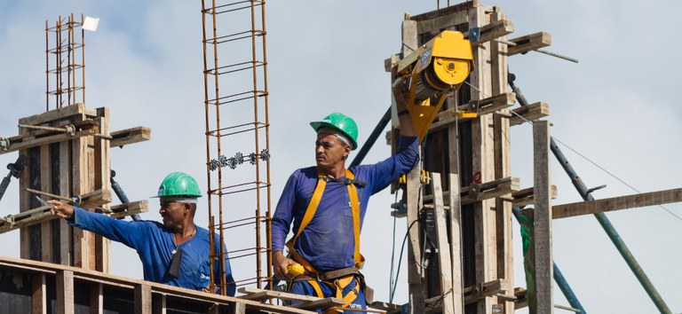 Por meio do Pacto Nacional pela Retomada de Obras Inacabadas, serão investidos mais de R$ 353 milhões na conclusão de mil unidades de saúde como Centros de Parto Normal, Unidades de Pronto Atendimento e Unidades Básicas de Saúde