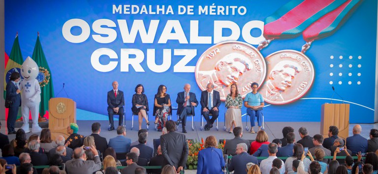 oswaldo cruz medalha cerimônia.jpg