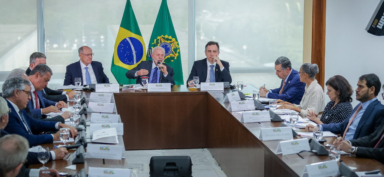 Em reunião com o presidente da República e chefes de outros Poderes, na terça (17), Nísia Trindade reforçou medidas do Ministério da Saúde para mitigar impactos da fumaça na saúde da população