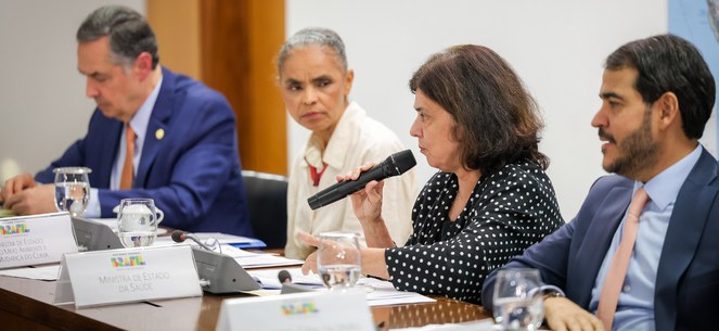 ministra no planalto.jpg