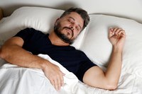 Praticar atividades físicas regularmente ajuda a dormir melhor