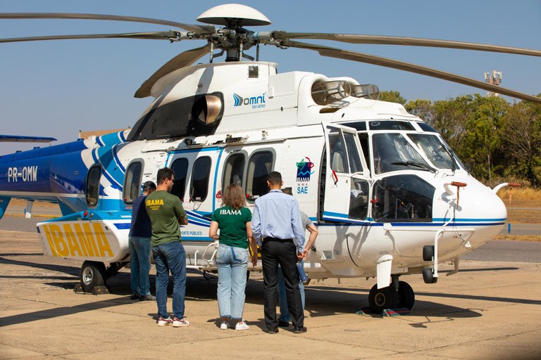 Helicóptero fretado para combate aos incêndios no Pantanal