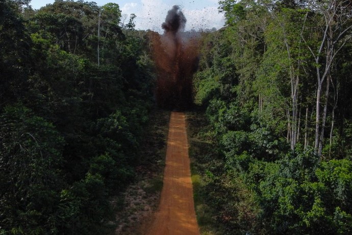 En una acción coordinada por la Casa de Gobierno, las Fuerzas Armadas destruyeron una pista ilegal ubicada en el Territorio Indígena. Se han destruido otras 44 pistas alrededor del territorio