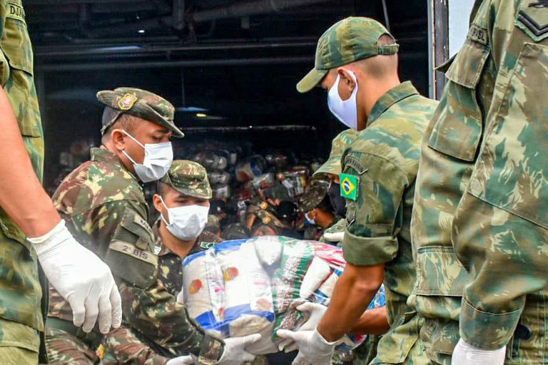 Forças Armadas auxiliam o povo brasileiro há 14 meses