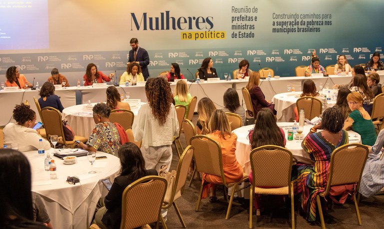 Encontro ministras e prefeitas.jpg