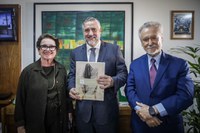 Ministro da Secom recebe filho do pintor Candido Portinari