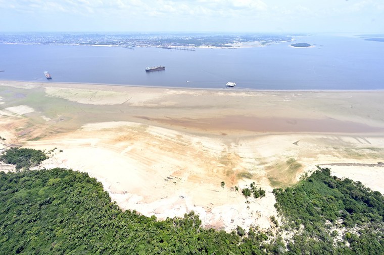 Estiagem aumentou imensamente a faixa de areia. Dragagem vai ampliar navegabilidade em alguns pontos. Foto: Cadu Gomes /  VPR
