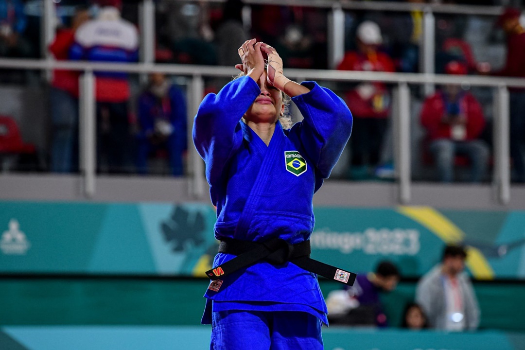 Larissa Pimenta se emociona com a conquista do bicampeonato nos Jogos Pan-Americanos. Foto: Anderson Neves / CBJ