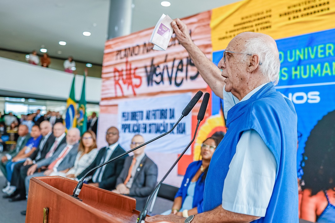 Padre Júlio Lancelotti durante evento de lançamento do Plano Ruas Visíveis. Foto: Ricardo Stuckert / PR