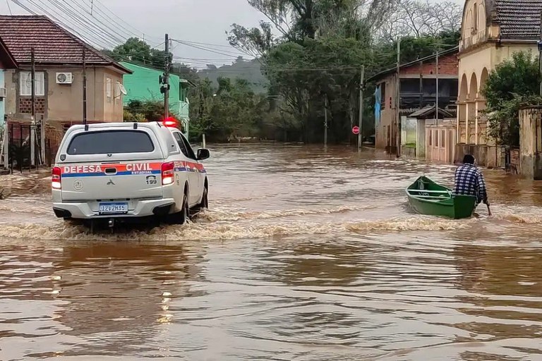 Ações de resgate em áreas alagadas