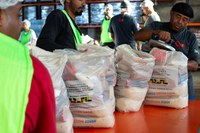 Governo Federal já distribuiu mais de 1,8 mil toneladas de alimentos às pessoas afetadas pelas chuvas no RS