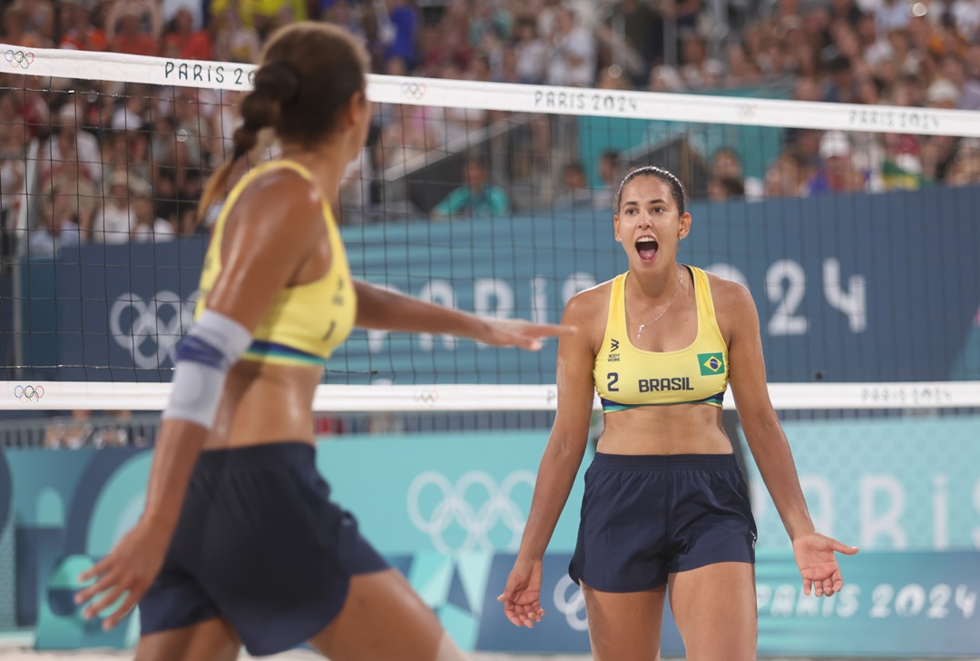 Ana Patrícia e Duda seguem invictas no torneio de vôlei de praia. Foto: Luiza Moraes / COB