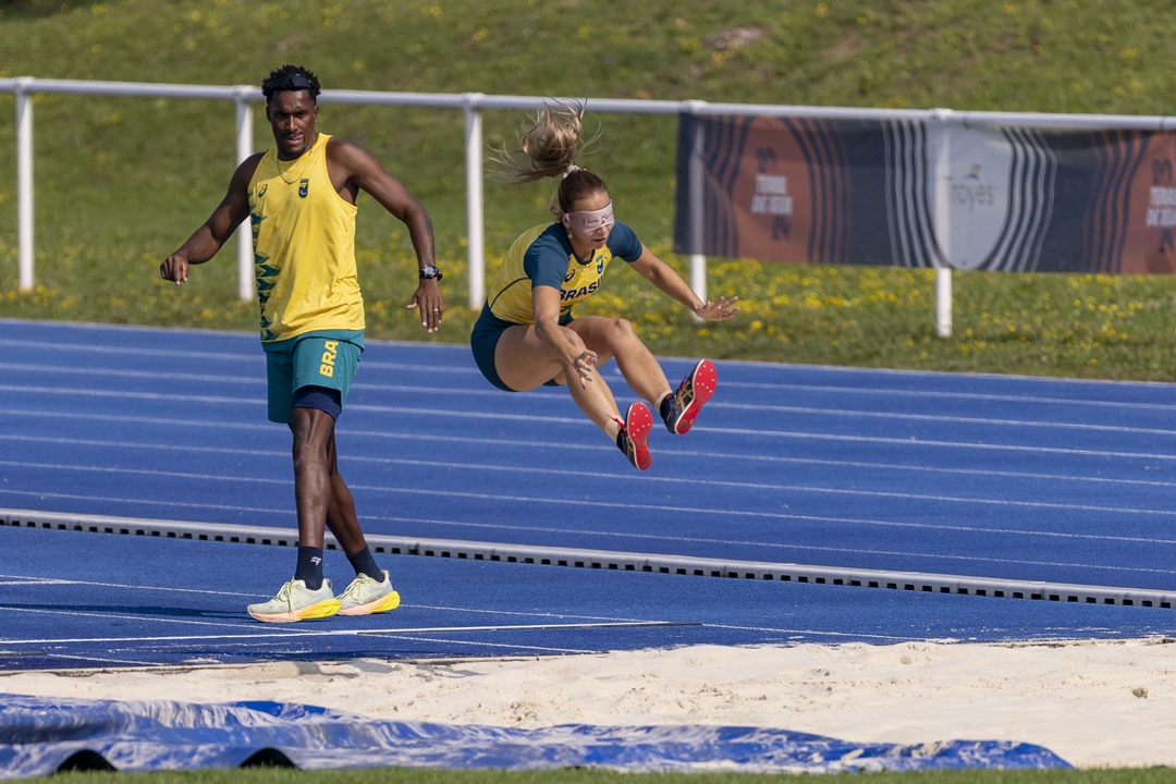 A paranaense Lorena Spoladore, vice-campeã mundial no salto em distância para atletas com deficiência visual. Foto: Alê Cabral / CPB