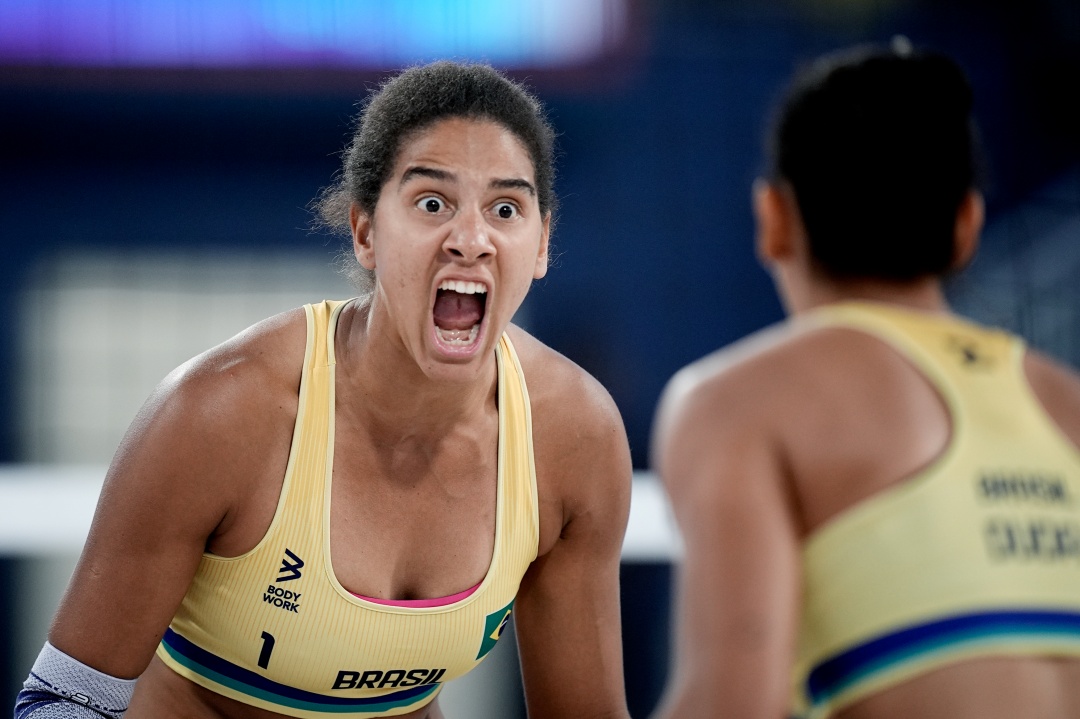 Líderes do rannking mundial, Ana Patrícia e Duda confirmaram a vaga nas quartas de final. Foto: Alexandre Loureiro/COB