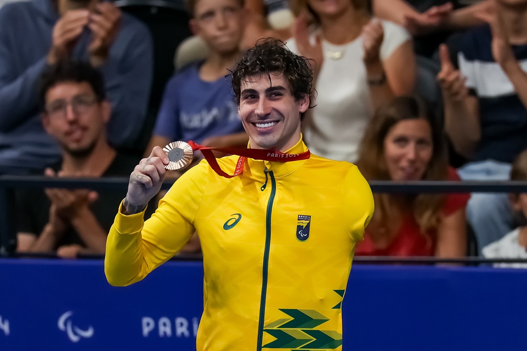 Talisson Glock celebra o bronze nos 200m medley da classe S6. Foto: Marcelo Zambrana/CPB