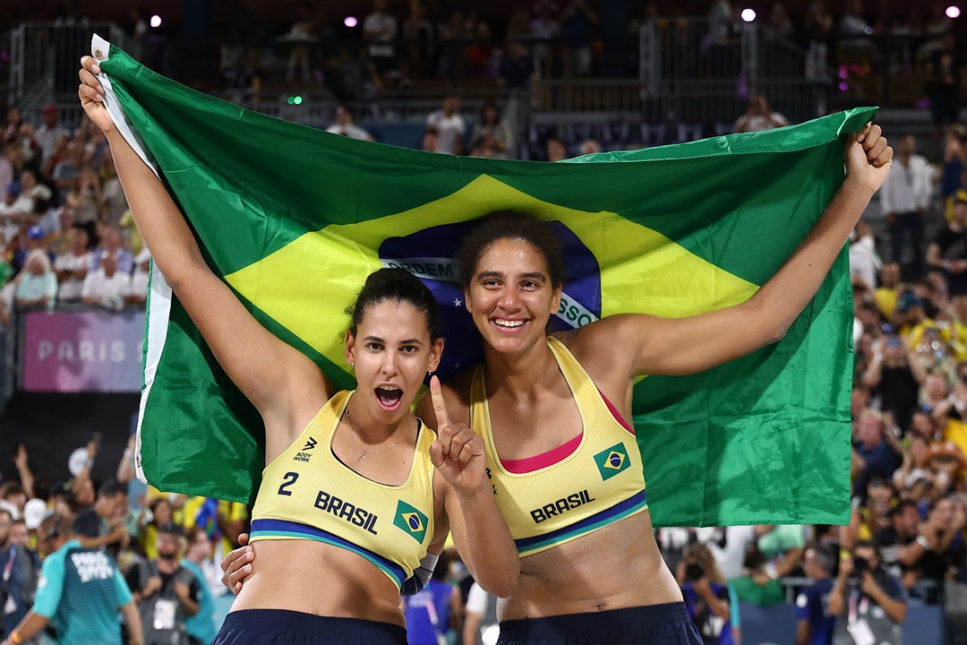 Ouro no vôlei de praia com campanha invicta, Duda e Ana Patrícia serão as porta-bandeiras do Brasil na cerimônia de encerramento. Foto: Luiza Moraes/COB