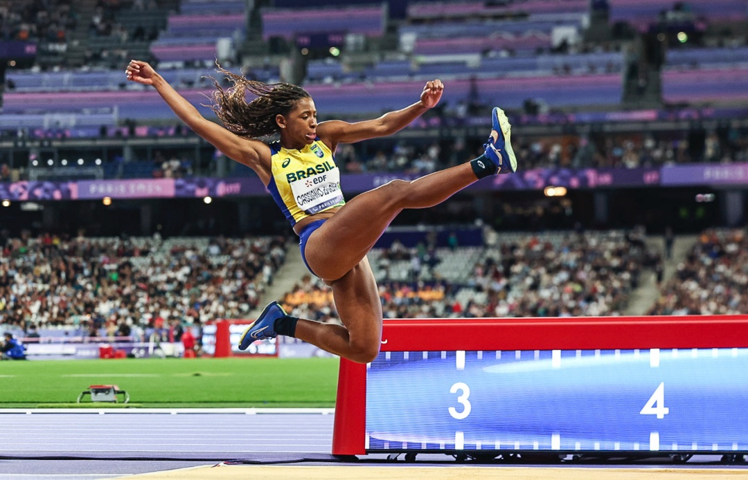 Zileide e o salto que lhe rendeu a prata na categoria T20 (atletas com deficiência intelectual). Foto: Alê Cabral / CPB