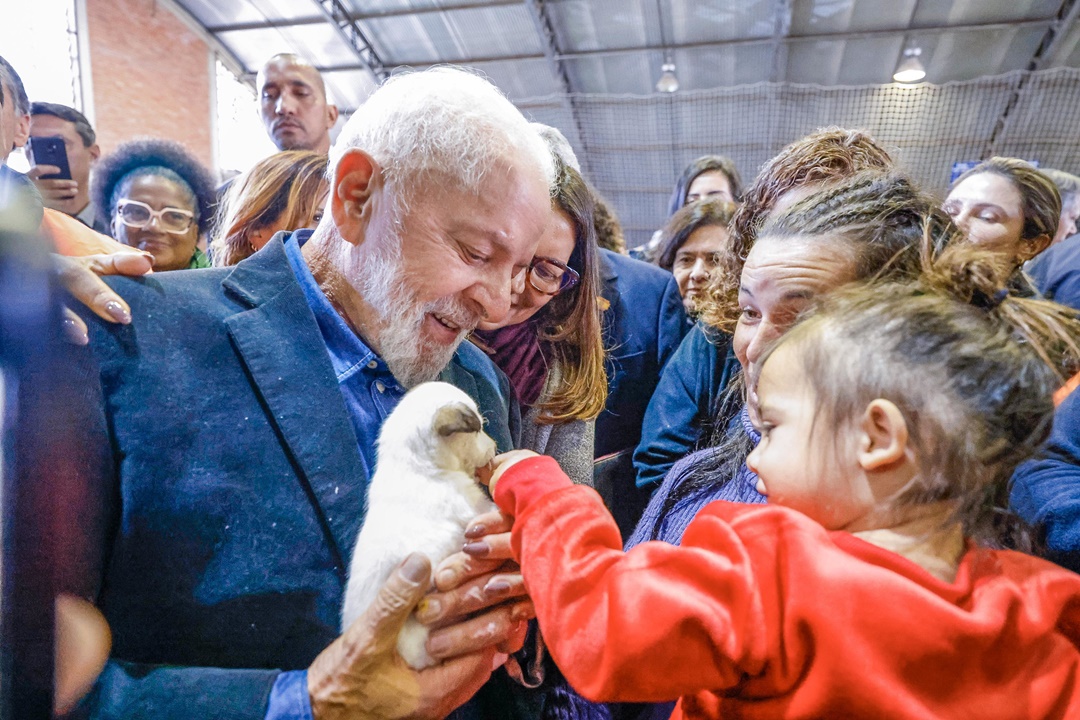 Presidente Lula em uma de suas muitas visitas ao Rio Grande do Sul durante o período da crise climática no estado. Foto: Ricardo Stuckert / PR