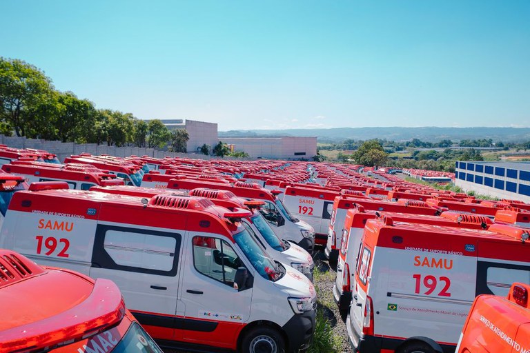 Governo entrega 258 novas ambulâncias para renovar frota pelo país