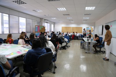 Momento da oficina para construção do guia