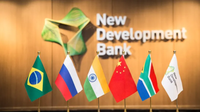 Brasil obtém US$ 1 bi do banco dos BRICS para financiamento de programa social