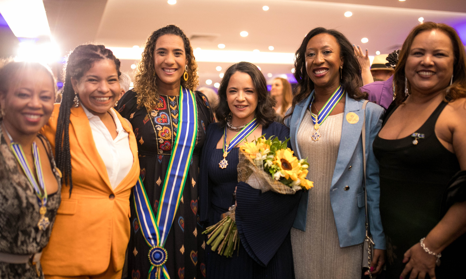 Laís de Figueirêdo Lopes é homenageada pela Advocacia-Geral da União em reconhecimento ao fortalecimento da agenda MROSC e ao aperfeiçoamento das parcerias entre a administração pública e organizações da sociedade civil.