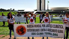 Marcha Mundial do Clima entrega manifesto à presidência da Câmara e Embaixada dos EUA