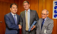 Ministro Bebianno recebe Embaixador da China e comitiva no Palácio do Planalto