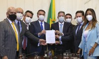 Presidente Bolsonaro entrega MP do Programa Auxílio Brasil no Congresso