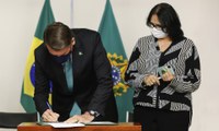 Presidente Bolsonaro sanciona lei que reprime e combate a violência política contra a mulher