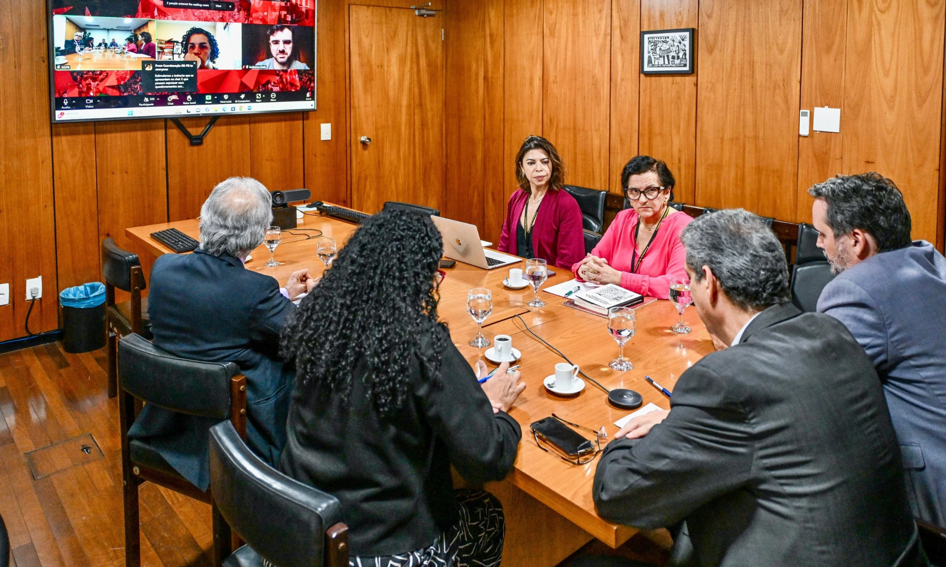 Reunião ampliada do Conselho de Participação Social discutiu, com o ministro Márcio Macêdo, representantes da Casa Civil e do Ministério da Fazenda, as medidas de ajuste fiscal apresentadas pelo governo federal.