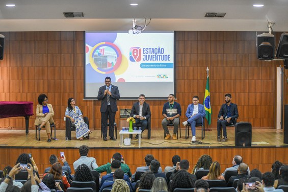 Secretário Nacional de Juventude, Ronald Sorriso, fala durante anúncio de edital do Estação Juventude