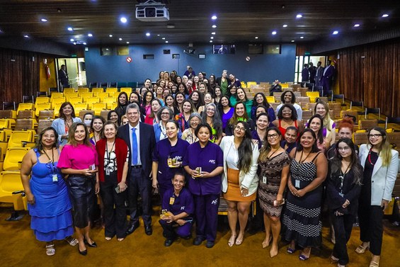 Ministro Márcio Macêdo e servidoras da SGPR