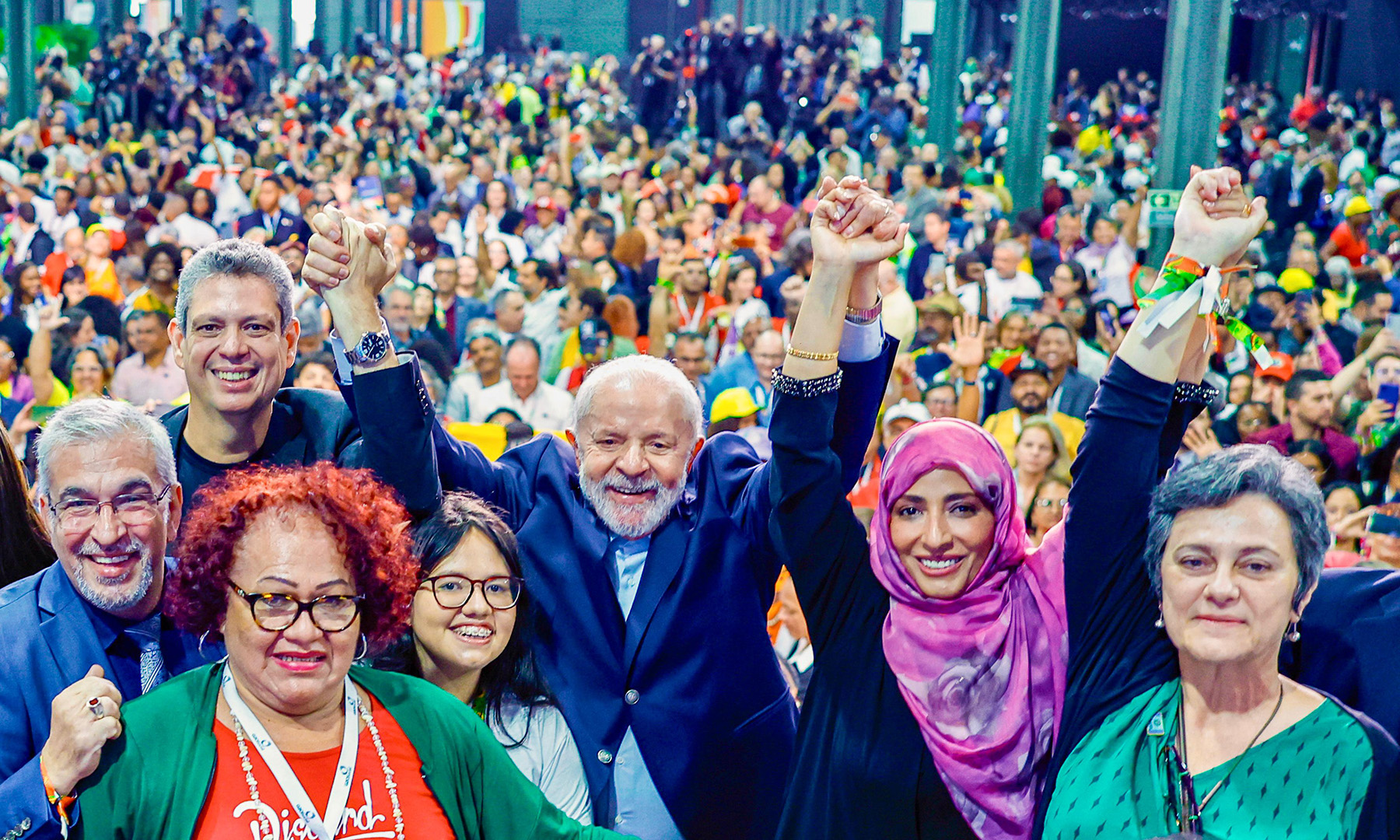 Cúpula do G20 Social entregou ao presidente Luiz Inácio Lula da Silva, o documento que reúne a síntese do que foi consenso entre os participantes de todo o processo participativo que terminou neste sábado. Próximo passo é a entrega aos líderes do G20.