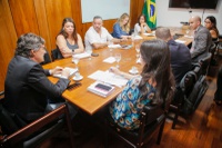 Secretaria-Geral, Ministério das Cidades e movimentos se reúnem para discutir políticas habitacionais para catadores