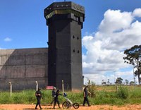 Penitenciária Federal em Brasília realiza varredura de solo do perimetro externo da unidade