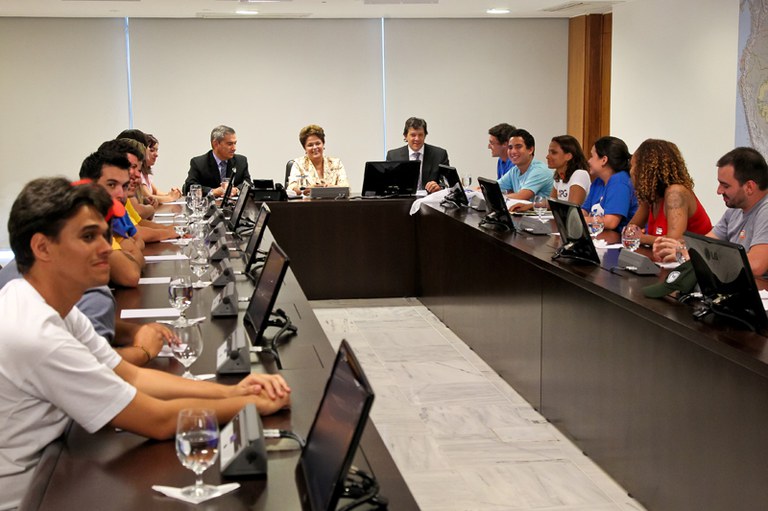 Presidenta Dilma Rousseff reuniu-se com lideranças do movimento estudantil brasileiro no Palácio do Planalto. Foto: Roberto Stuckert Filho/PR