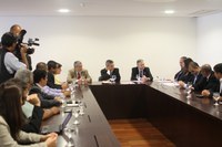 01.12.2011 - Ministro Gilberto Carvalho recebe proposta de isenção do Imposto de Renda na PLR dos trabalhadores