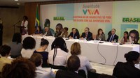 27.11.2012 - Governo e sociedade civil debatem Plano de prevenção à violência contra a juventude negra