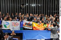 17.04.2013 - Senado aprova Estatuto da Juventude