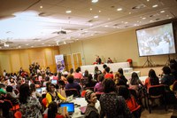 07.06.2013 - Ministro Gilberto Carvalho saúda as participantes do 1º Seminário Nacional de Jovens Mulheres