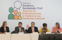 30.10.2013 - Violência nas periferias é tema de debate entre governo federal e movimentos sociais