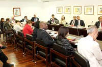 14.03.2014 - Representantes do governo conhecem programa humanitário da Cruz Vermelha para reduzir violência armada