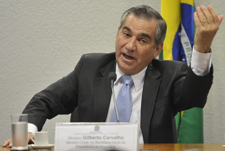 Gilberto Carvalho fala no Senado