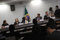 27.11.2014 - Audiência Pública discutiu o aperfeiçoamento da Lei de Fomento e Colaboração com Organizações da Sociedade Civil (OSCs)